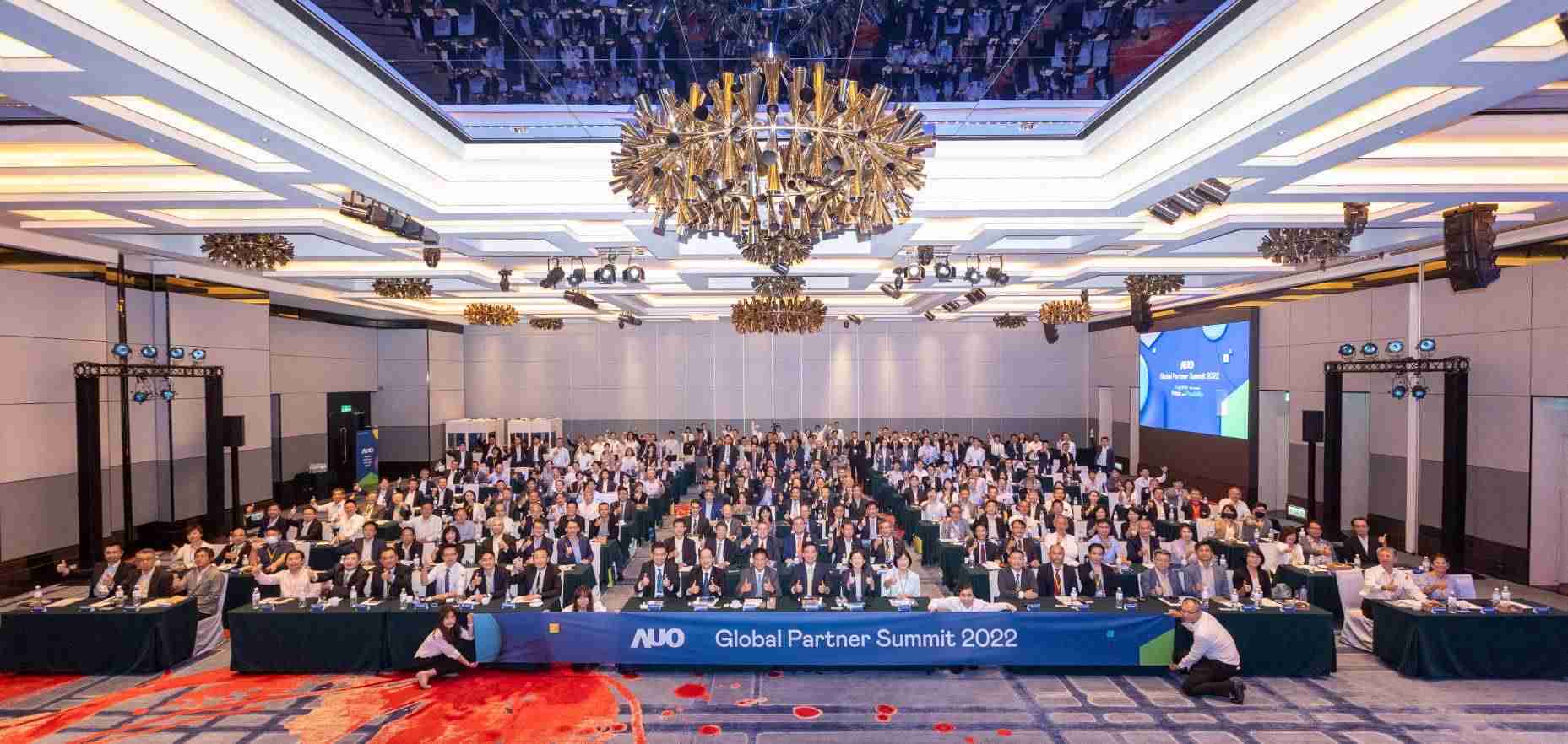 友達推動「安心、、、創新、、、、用心、、、同心、、盡心」五星職旅，，，，為菲籍員工打造全方位照護，，，，首度贏得「人權實踐與發展領袖獎」殊榮