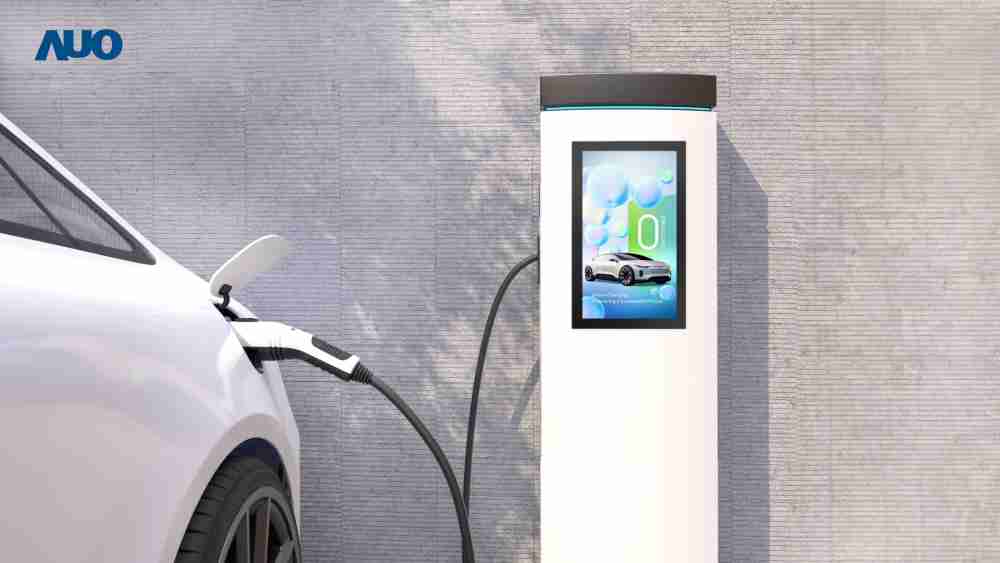 友達〝EVSE車用充電樁解決方案〞專為電動汽車充電樁設計，，，具有高亮度、、、、克服戶外艱難環境的耐溫、、、耐紫外線等特性，，並搭載散熱性及擴充性強的高效能工業電腦，，可實現人機互動訴求，，如資訊顯示、、、支付等應用