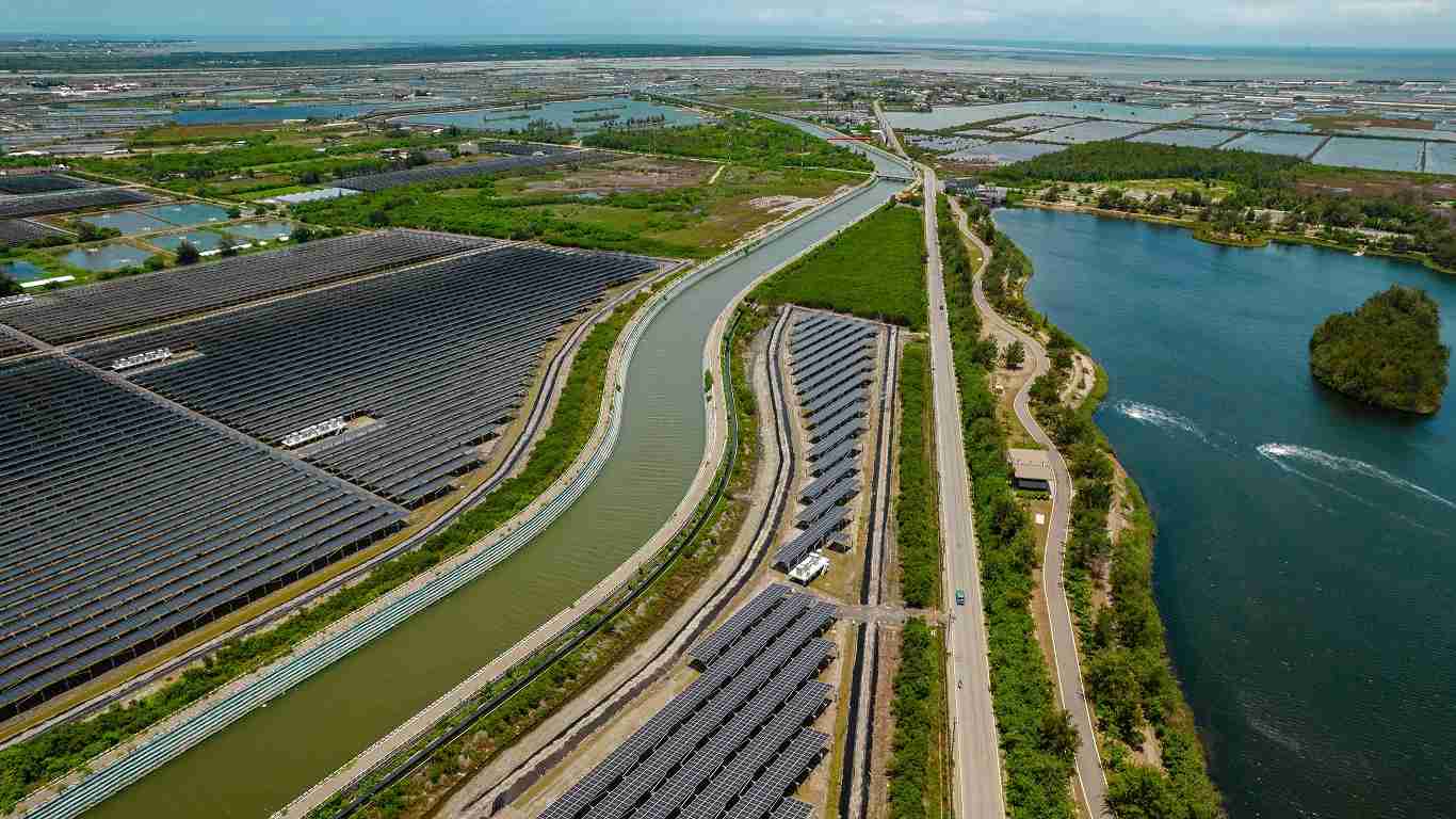 财神娱乐能源事业提供智慧能源管理、、、太阳能监控管理、、全方位电厂建置及运维解决方案，，，，并拥有管理超过6000案场的经验