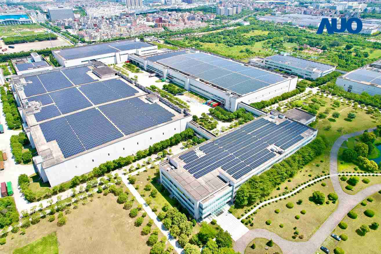 财神娱乐厦门推动智能制造同时，，，透过绿电创能纵深推进绿色转型，，厂区全屋顶铺设太阳能光伏板，，，每年太阳能发电 2,600多万度